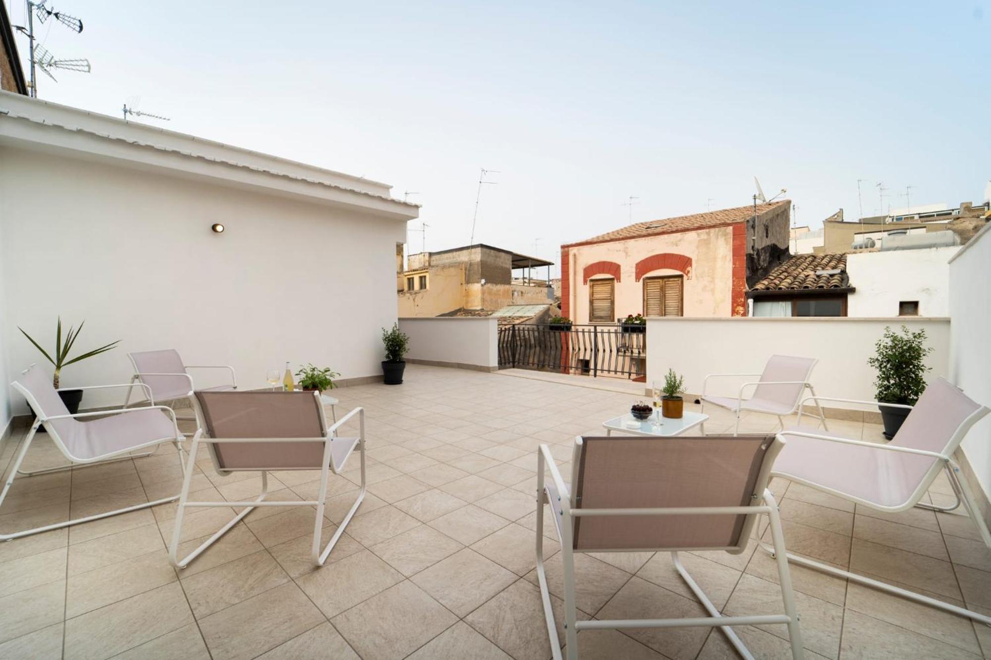 Mameri Central Rooms Castellammare del Golfo Exterior photo
